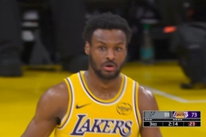 乃父之风？布朗尼持球突破 过掉防守急停跳投空心入筐