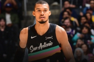 22岁38天！文班亚马首节爆砍25分 有统计以来的最年轻球员