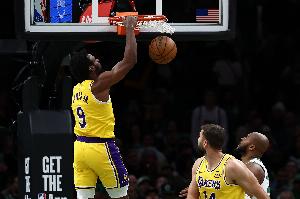 布朗尼：我感觉自己变了很多&更自在了 队友和教练都相信我