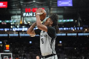 昨天提前伤退！马刺背靠背客战勇士 卡斯尔因骨盆挫伤出战成疑