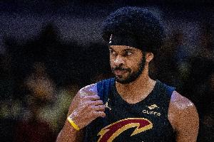 火锅盛宴！阿伦&梅里尔相继在篮下送出残忍大帽