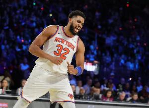 摧枯拉朽！唐斯接球冲击内线 碾压马克西飞身暴扣打进加罚