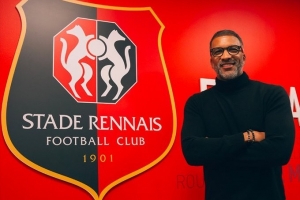 记者：刚被雷恩解雇的贝耶8天前便已接触马赛，并商谈一年半合同