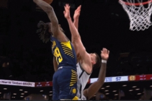 欢迎来到NBA！昆顿·杰克逊反击滑翔单臂隔扣8号秀杰明