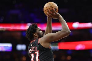 纳斯：不担心恩比德的膝盖 这跟我们整个赛季的预期情况一致