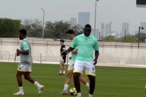 还能踢吗？35岁巴洛特利加盟阿联酋次级联赛伊蒂法克