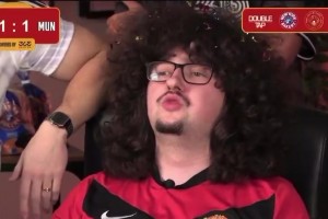 何意味？曼联网红蓄发哥直播在曼联战平后的反应…🤣